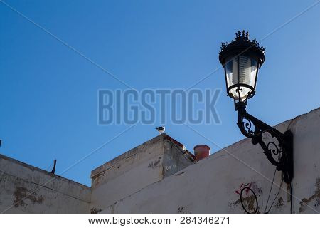 Classic Shape Of A Street Lamp - Lantern, As An European Heritage On A Building In Safi, Morocco. En