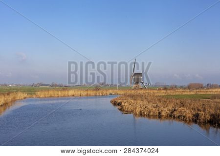 Windmill The Achterlandse Molen Near The Dutch Village Groot-ammers In The Region Alblasserwaard - I