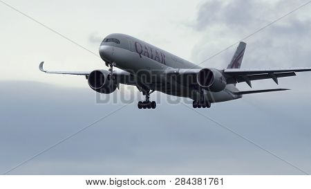 Frankfurt Am Main, Germany - July 21, 2017: Close-up Of Airbus A350-941 A7-alf Of Qatar Airways Desc