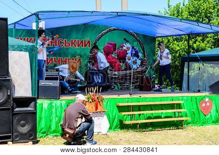 Kremenchug, Ukraine - June 3, 2017: Musicians On A Peasant Fair