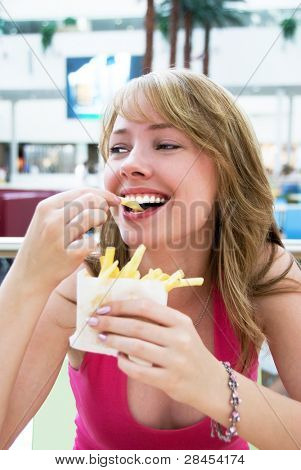 Mädchen genießen, Pommes frites