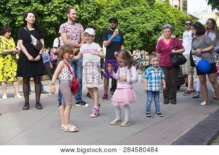 Street Music For The Holiday