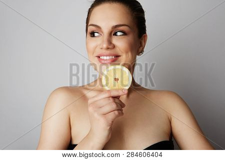 Beautiful Smiling Women With Big Eyes And Dark Eyebrows Holding Hand Fresh Limon Close Her Lips Over