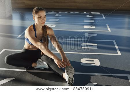 Active Lifestlye, Wellness And Sports Concept. Young Female Athlete In Activewear, Leggings Sitting 