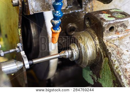 Old Internal Grinding Machine. Shop For Metal Machining.