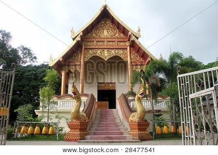 Tempel In Wat Phra dat Doi Ngam Muang, Chiang Rai, Thailand