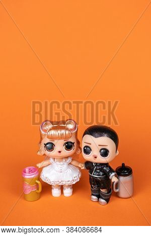L.o.l. Surprise Supreme Bffs Limited Edition 2 Pack With The Bride And Groom On An Orange Background