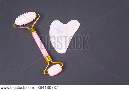 Double-sided Dermatology Roller Made Of Rose Quartz And Gua Sha Scraper For Rejuvenating And Wellnes