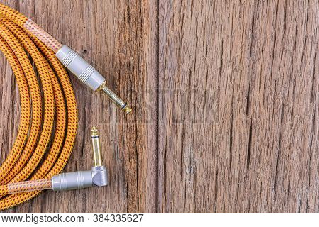 The Cable Is Used With Musical Instruments. Put On The Wooden Floor.