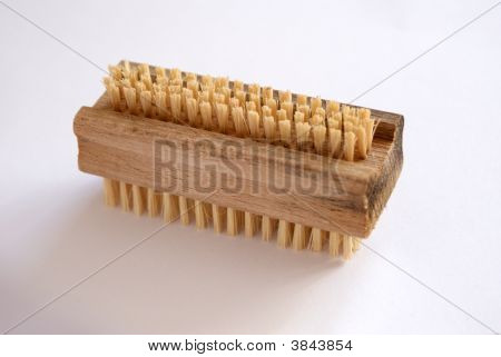 在白色背景上的 nailbrush