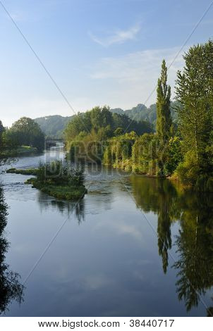 Usk แม่น้ำ มีเกาะ Usk
