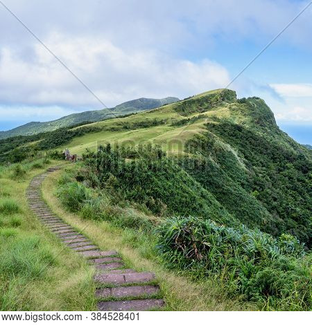 Beautiful Grassland, Prairie In Taoyuan Valley, Caoling Mountain Trail Passes Over The Peak Of Mt. W