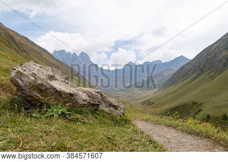 Trekking Caucasus - Chaukhi Pass In The North Of Georgia