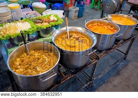 (kanom Jeen) Noodles And Fish And Chicken Curry With Vegetable On Street Food In Thailand