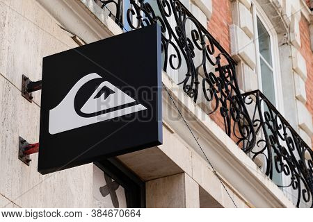 Bordeaux , Aquitaine / France - 09 01 2020 : Quiksilver Sign Logo Front Of Shop On Building Facade E