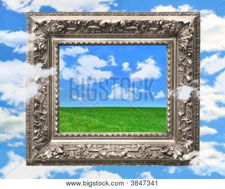 Zilveren afbeeldingsframe tegen blauwe hemel