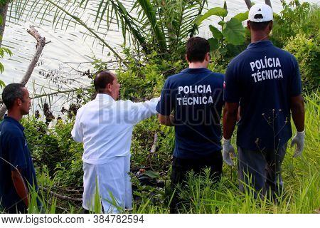 Salvador, Bahia / Brazil - November 19, 2013: Police Investigate The Death Of A Man On The Ba 526 Hi