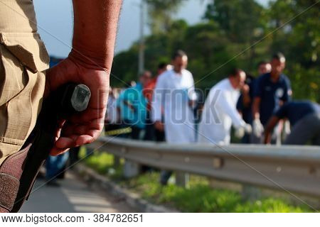Salvador, Bahia / Brazil - November 19, 2013: Police Investigate The Death Of A Man On The Ba 526 Hi