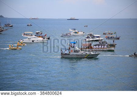 Salvador, Bahia / Brazil - Januuary 1, 2020: People Observe Maritime Procession With Image Of Bom Je