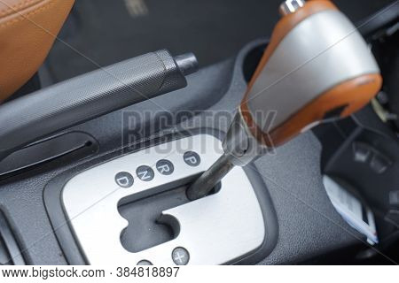 Automatic Gear Stick With Manual Selection Option.detail On A Automatic Gear Shifter In A Luxury Car