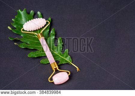 Double-sided Dermatology Roller Made Of Rose Quartz For Rejuvenating And Health Massage Of Face, Nec