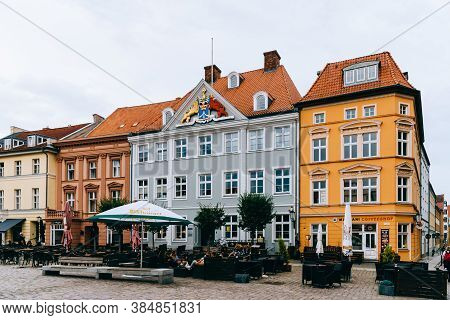 Stralsund, Germany - July 31, 2019: Terrace Of Bar In Alter Markt In The Old Town. Stralsund Is A Un