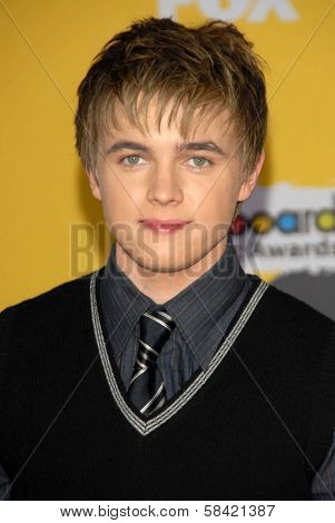 LAS VEGAS - DECEMBER 04: Jesse McCartney arriving at the 2006 Billboard Music Awards, MGM Grand Hotel December 04, 2006 in Las Vegas, NV