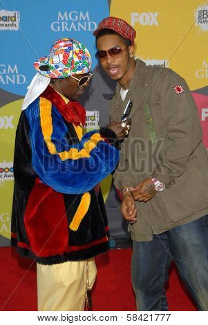 LAS VEGAS - DECEMBER 04: Chingy and Flavor Flav arriving at the 2006 Billboard Music Awards, MGM Grand Hotel December 04, 2006 in Las Vegas, NV