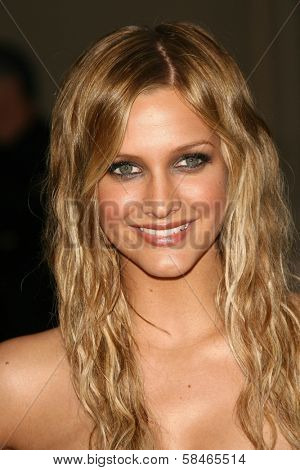 LOS ANGELES - NOVEMBER 21: Ashlee Simpson at the 34th Annual American Music Awards at Shrine Auditorium November 21, 2006 in Los Angeles, CA
