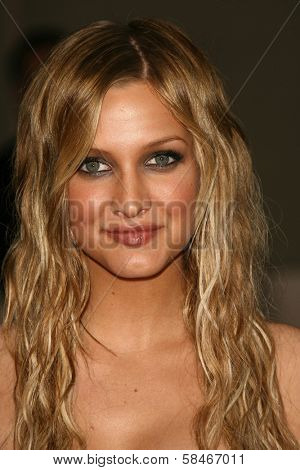 LOS ANGELES - NOVEMBER 21: Ashlee Simpson at the 34th Annual American Music Awards at Shrine Auditorium November 21, 2006 in Los Angeles, CA