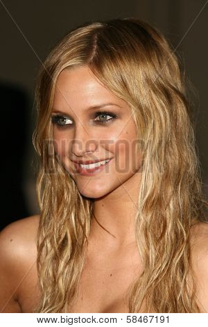 LOS ANGELES - NOVEMBER 21: Ashlee Simpson at the 34th Annual American Music Awards at Shrine Auditorium November 21, 2006 in Los Angeles, CA