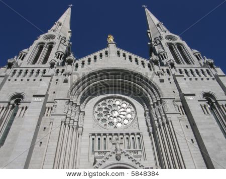 Svatyně a katedrála na Ste Anne de Beaupre v Quebecu