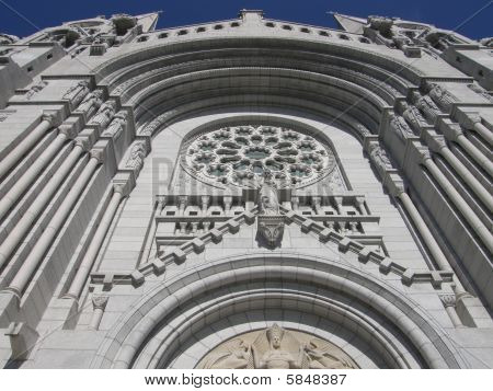 Svatyně a katedrála na Ste Anne de Beaupre v Quebecu