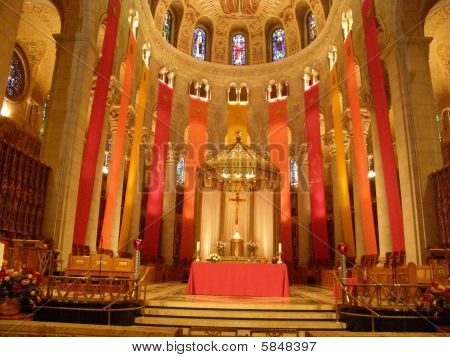 Svatyně a katedrála na Ste Anne de Beaupre v Quebecu