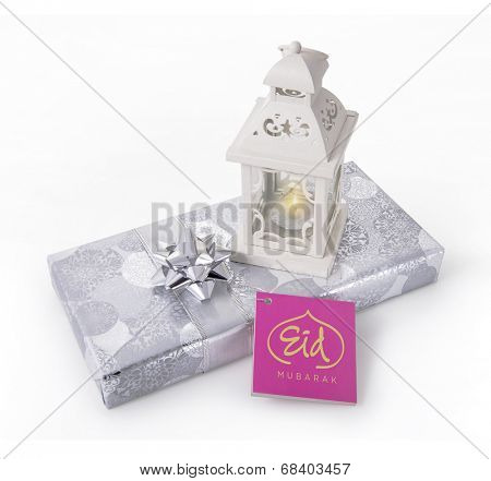 A gift pack with ramadan lamp and tag with 'Eid Mubarak' message