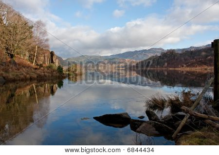 Llyn Dinas สะท้อน