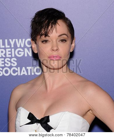 LOS ANGELES - AUG 14:  Rose McGowan arrives to the HFPA Annual Installation Dinner 2014 on August 14, 2014 in Beverly Hills, CA                