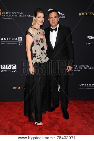 LOS ANGELES - OCT 30:  Mark Ruffalo & Sunrise Coigney arrives to the BAFTA Jaguar Brittannia Awards 2014 on October 30, 2014 in Beverly Hills, CA                