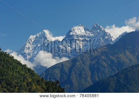 Thamserku Peak
