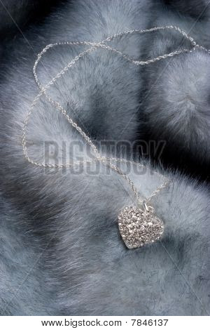 Cadena con el corazón en la piel