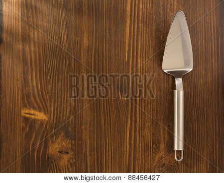 cake server on wooden background