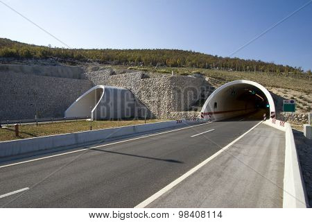 Tunnel