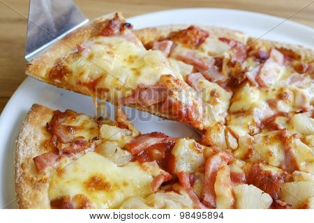 Delicious Hawaiian Rustic Style Pizza Made With Fresh Pineapples,ham And Mozzarella Cheese