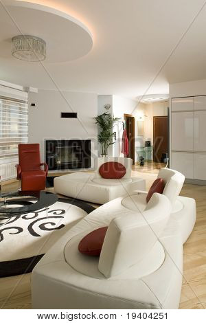 Chiudere i dettagli di stile modern living room con divano crema.