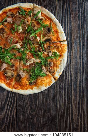 Pizza with chicken mushrooms and rukkola