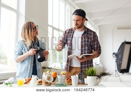 Food-stylist explaining how to make best shots of food