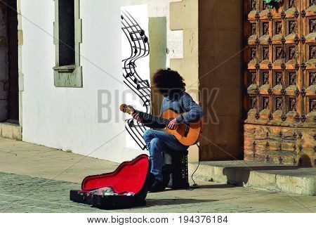 Street musician.
Visit to the town livened by music in the street.