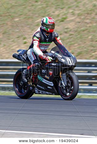 HUNGARORING, Ungheria - 19 giugno: Un pilota non identificato partecipa durante l'evento ROSBK all'Hungaroring