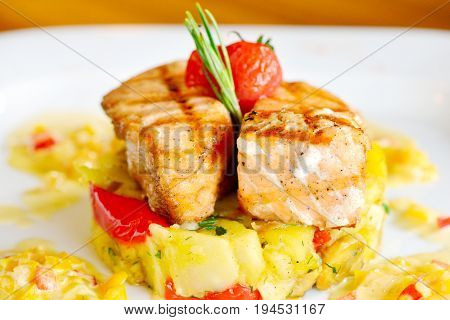 Grilled salmon closeup with potetos and green onions
