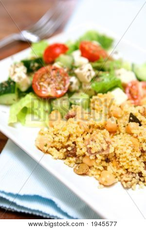 希腊沙拉配香辣肉菜饭